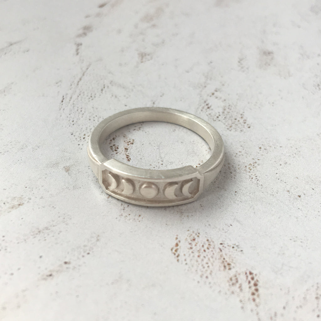 Everchanging Moon ring, silver