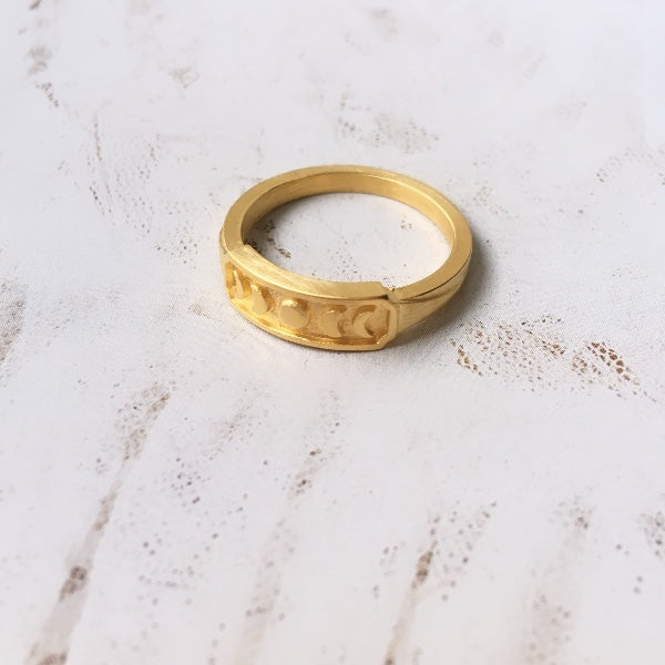 Everchanging Moon ring, gold